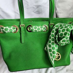 Micheal Kors Tote With Scarf